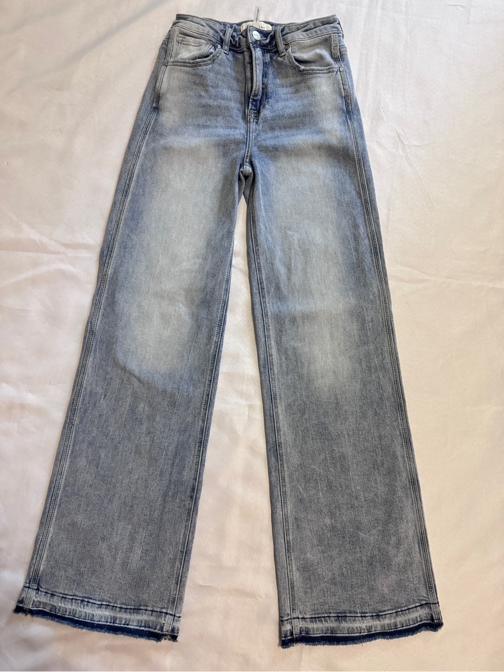 RISEN Wide Leg Shadow Released Hem Stretch Jeans Light Wash Size 5 / 27 EUC - Picture 4 of 8